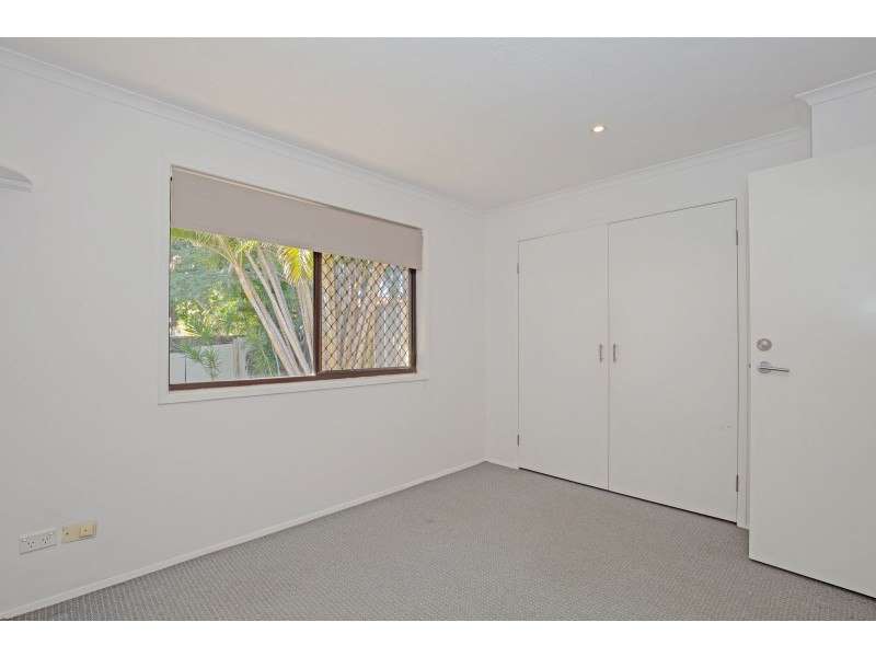 1/2 Callistemon Court, Arundel QLD 4214