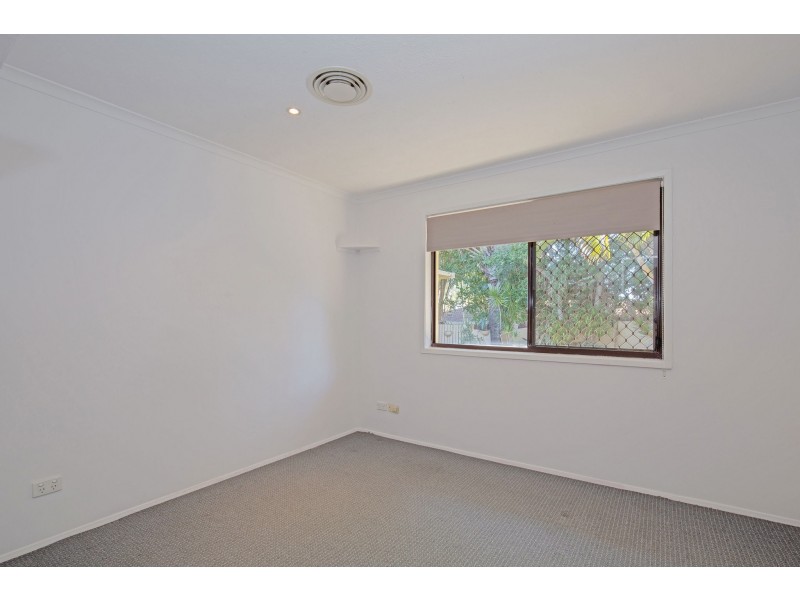 1/2 Callistemon Court, Arundel QLD 4214