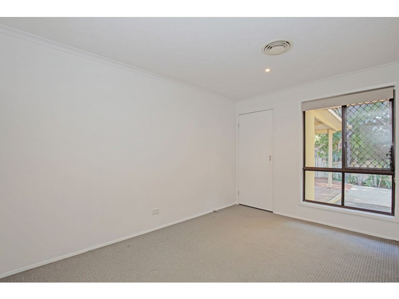 1/2 Callistemon Court, Arundel QLD 4214