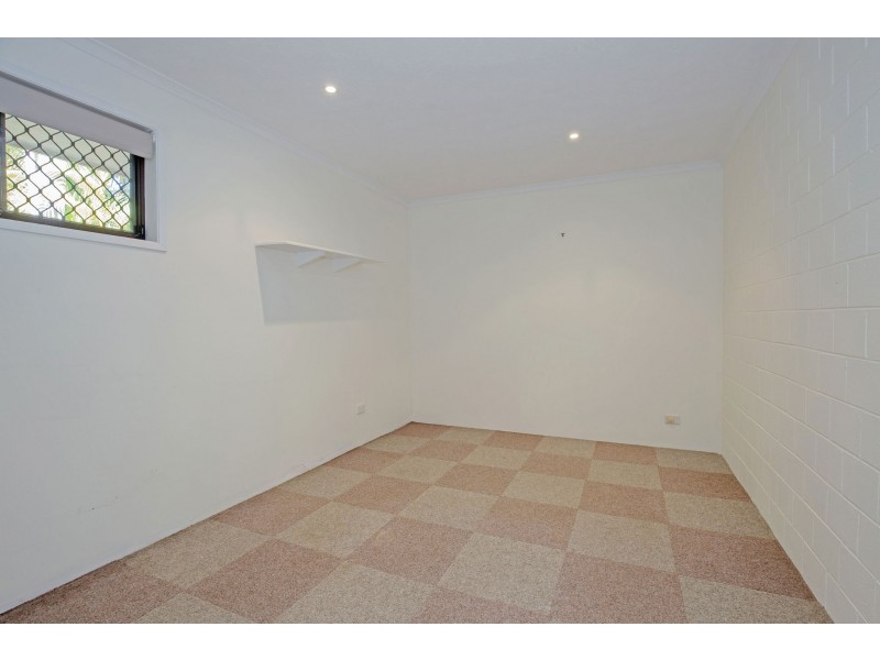1/2 Callistemon Court, Arundel QLD 4214