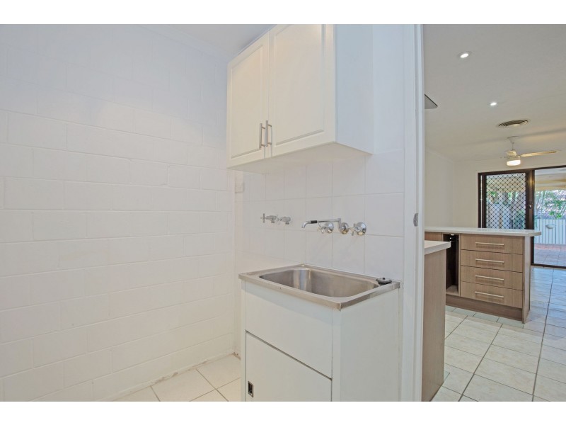 1/2 Callistemon Court, Arundel QLD 4214