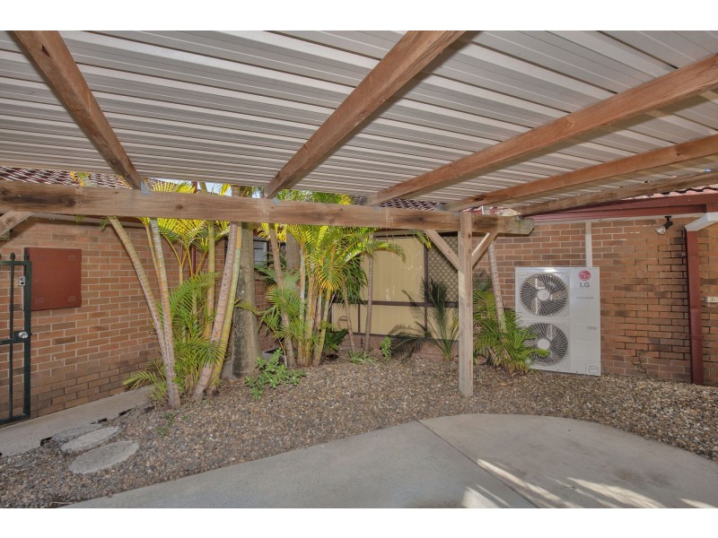 1/2 Callistemon Court, Arundel QLD 4214