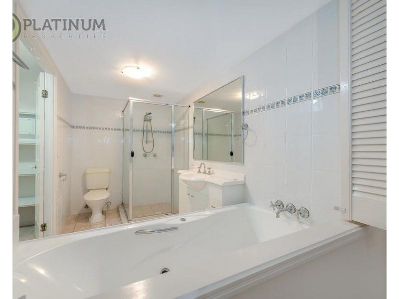 13/82 Limetree Parade, Runaway Bay QLD 4216