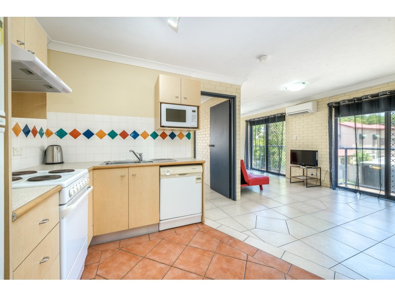 215/132 Marine Parade, Southport QLD 4215