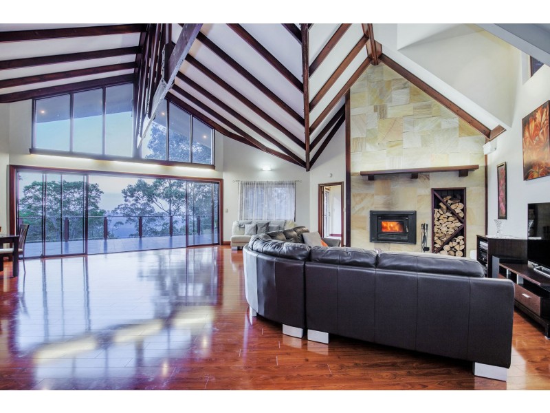 7 Tabor Drive, Tamborine Mountain QLD 4272