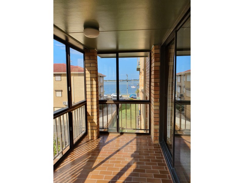 9/252 Marine Parade, Labrador QLD 4215