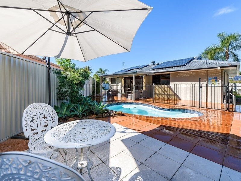 30 Sundown Drive, Paradise Point QLD 4216