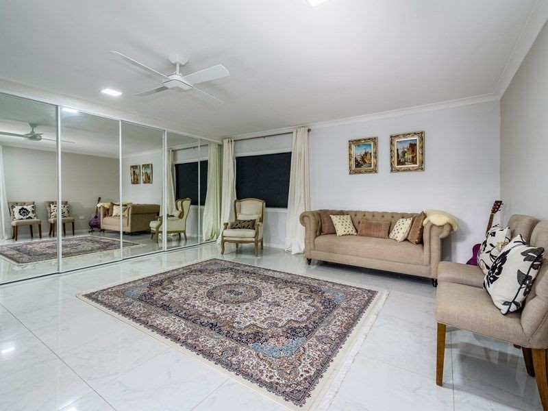 30 Sundown Drive, Paradise Point QLD 4216