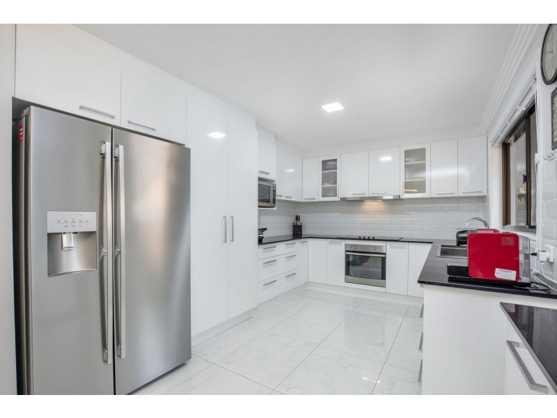 30 Sundown Drive, Paradise Point QLD 4216