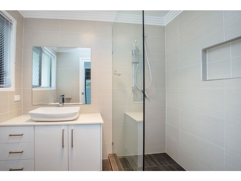 30 Sundown Drive, Paradise Point QLD 4216