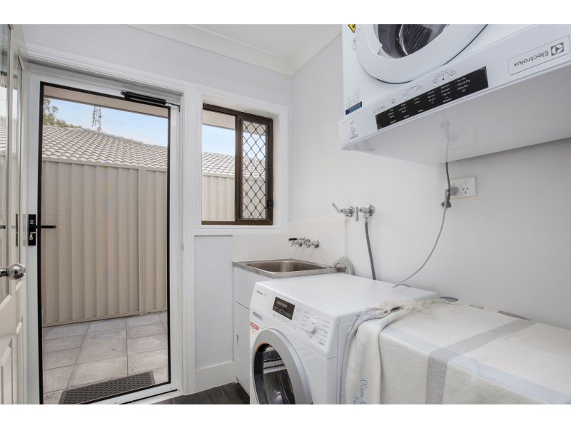 30 Sundown Drive, Paradise Point QLD 4216