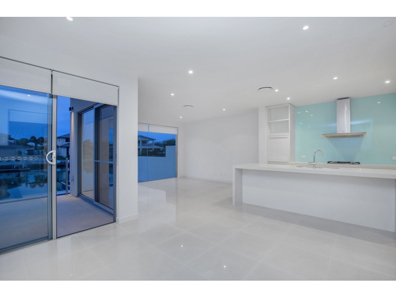 1/19 South Quay Drive, Biggera Waters QLD 4216