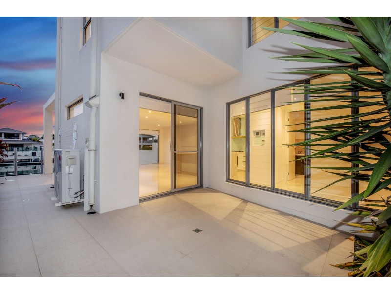 1/19 South Quay Drive, Biggera Waters QLD 4216