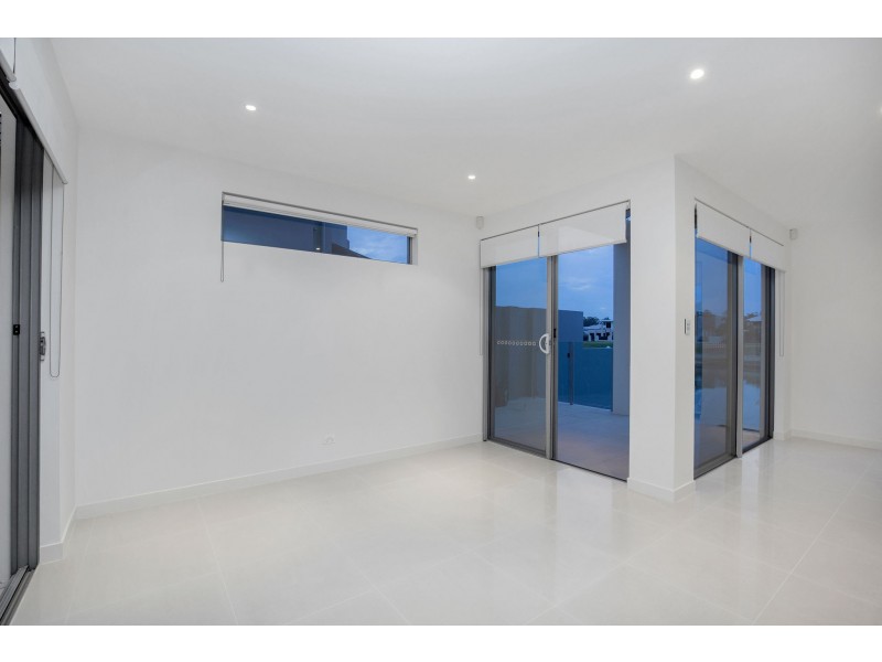 1/19 South Quay Drive, Biggera Waters QLD 4216