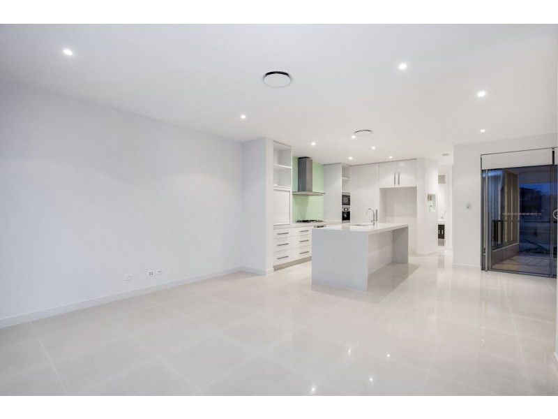 1/19 South Quay Drive, Biggera Waters QLD 4216