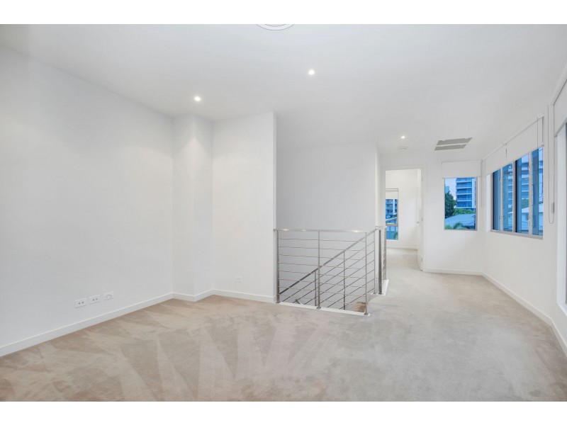 1/19 South Quay Drive, Biggera Waters QLD 4216