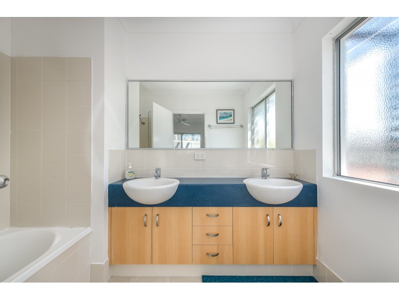 12/18-22 Parker Street, Labrador QLD 4215