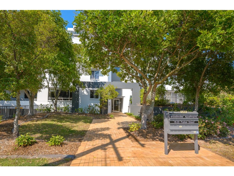 12/18-22 Parker Street, Labrador QLD 4215