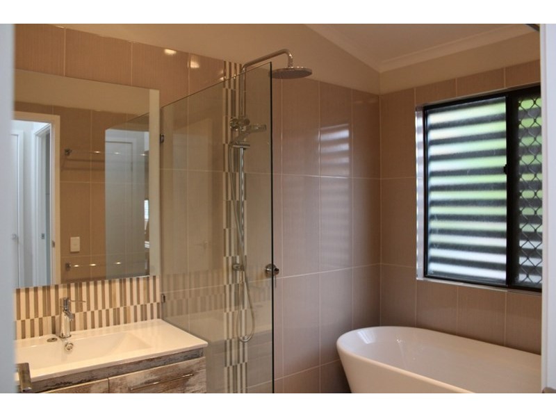 12 Windward Rise, Pacific Pines QLD 4211