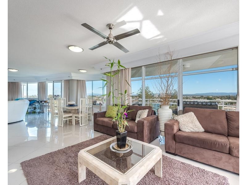 16/5 Bayview Street, Runaway Bay QLD 4216