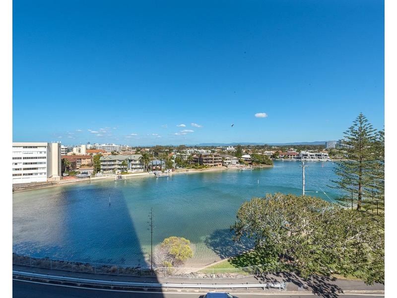 16/5 Bayview Street, Runaway Bay QLD 4216
