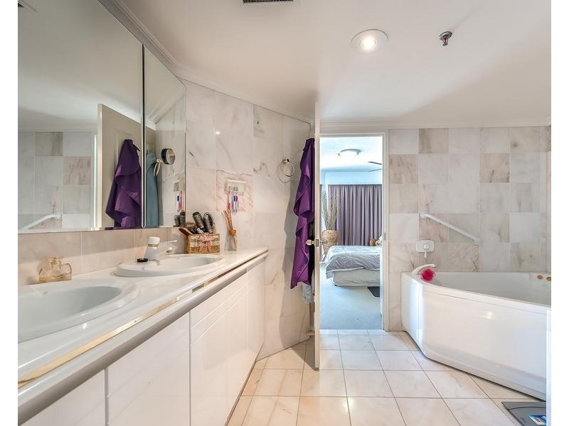 16/5 Bayview Street, Runaway Bay QLD 4216