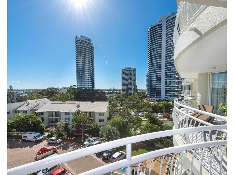 16/5 Bayview Street, Runaway Bay QLD 4216