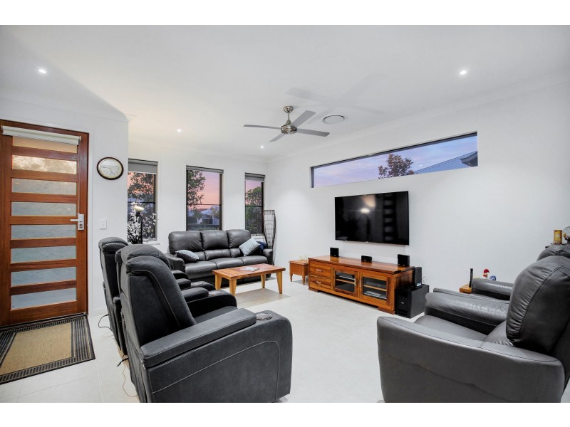 301/299 Napper Road, Arundel QLD 4214