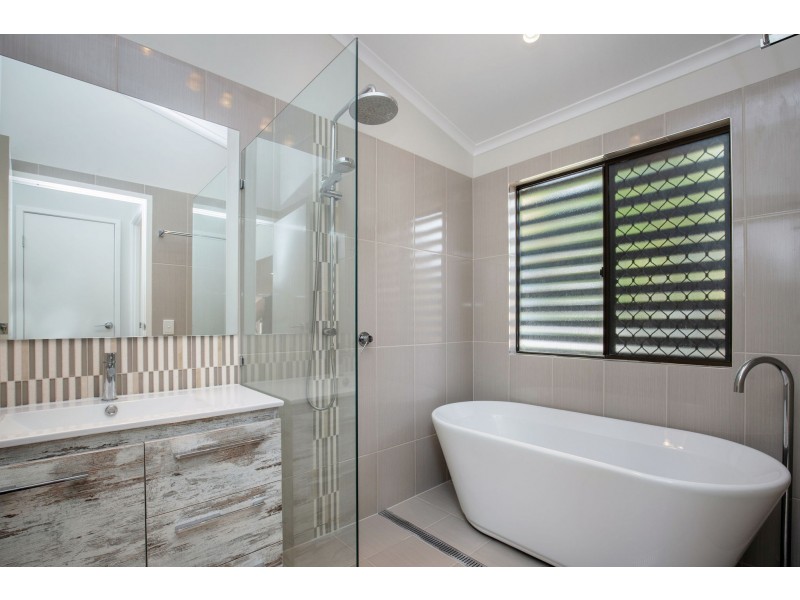 12 Windward Rise, Pacific Pines QLD 4211