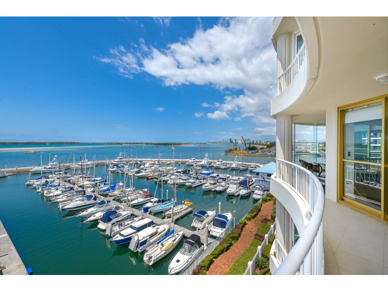 12/19 Oatland Esplanade, Runaway Bay QLD 4216