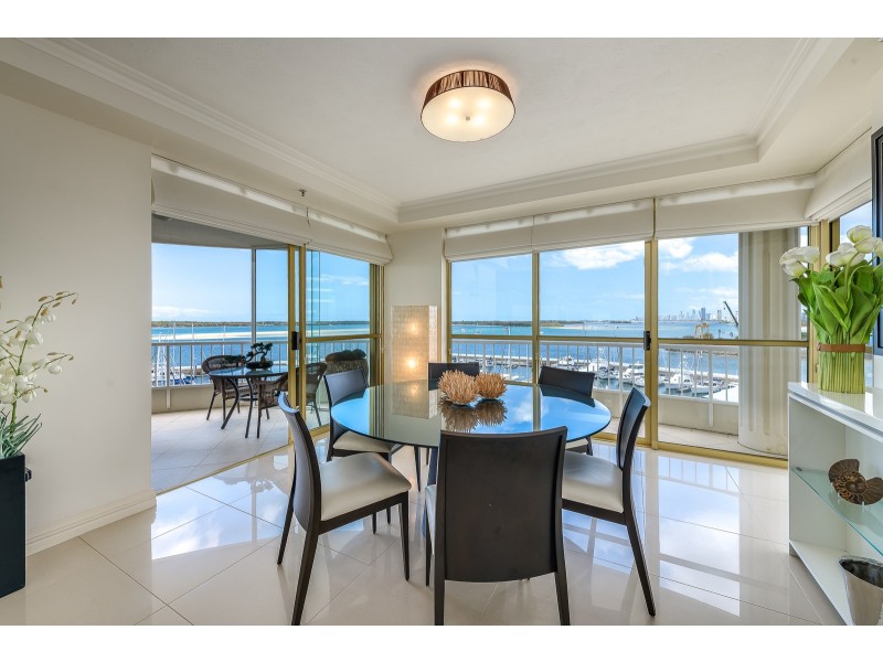 12/19 Oatland Esplanade, Runaway Bay QLD 4216