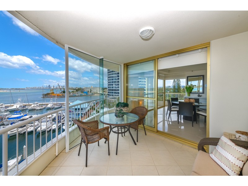 12/19 Oatland Esplanade, Runaway Bay QLD 4216