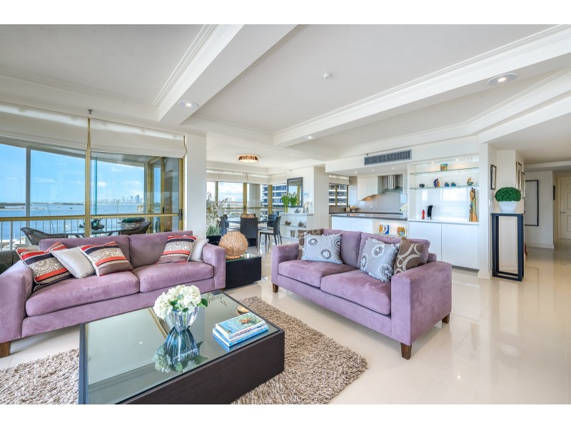 12/19 Oatland Esplanade, Runaway Bay QLD 4216