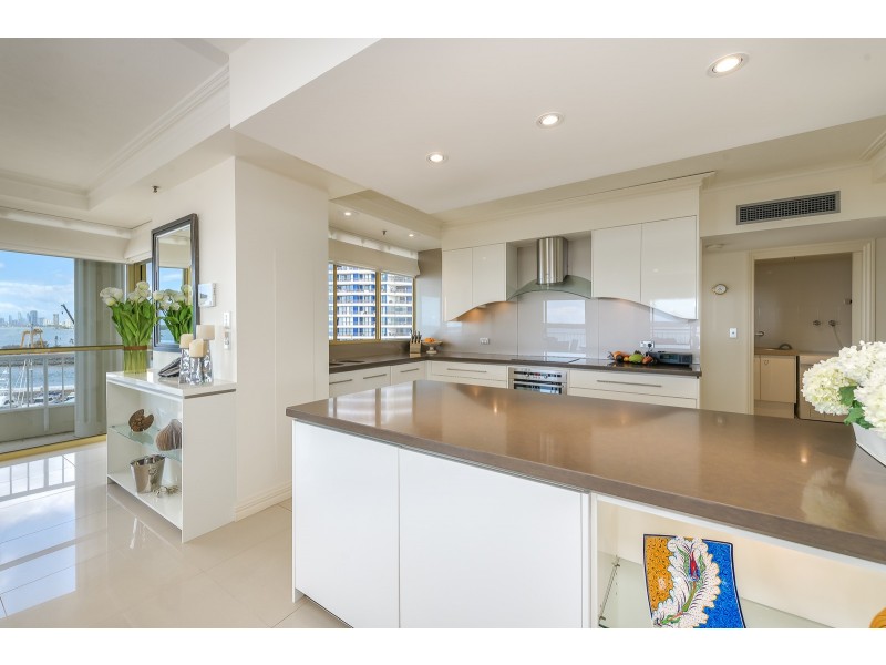 12/19 Oatland Esplanade, Runaway Bay QLD 4216