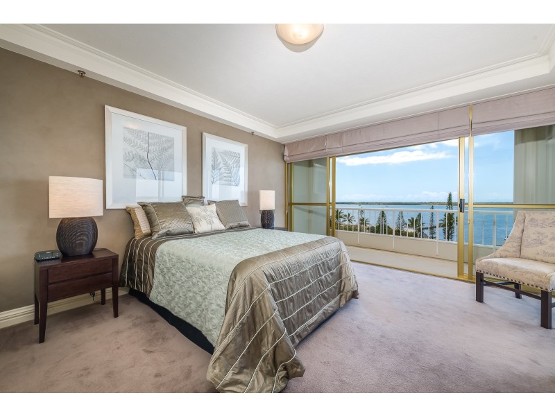 12/19 Oatland Esplanade, Runaway Bay QLD 4216