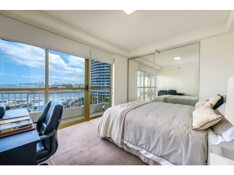 12/19 Oatland Esplanade, Runaway Bay QLD 4216