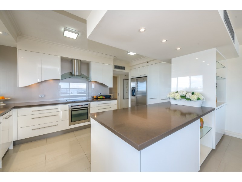12/19 Oatland Esplanade, Runaway Bay QLD 4216