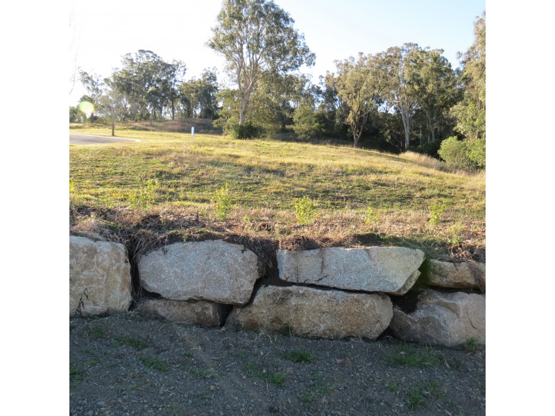 8 Oakhill Place, South Toowoomba QLD 4350