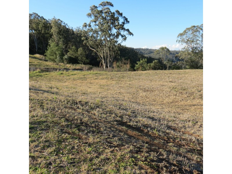 8 Oakhill Place, South Toowoomba QLD 4350