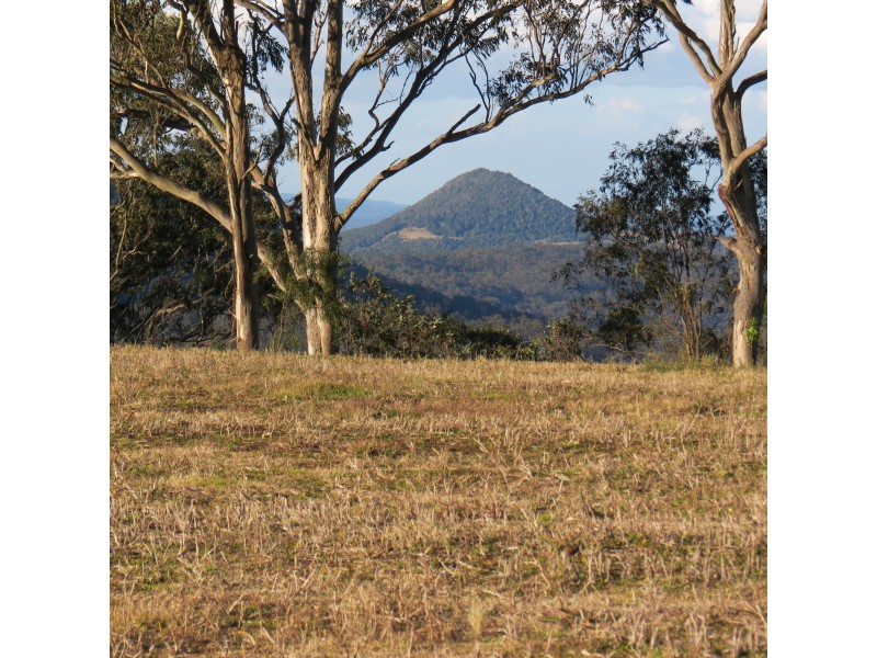 4 Oakhill Place, South Toowoomba QLD 4350