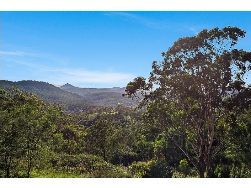 2 Oakhill Place, South Toowoomba QLD 4350