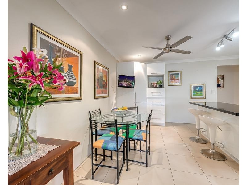 4 Woomera Crescent, Southport QLD 4215