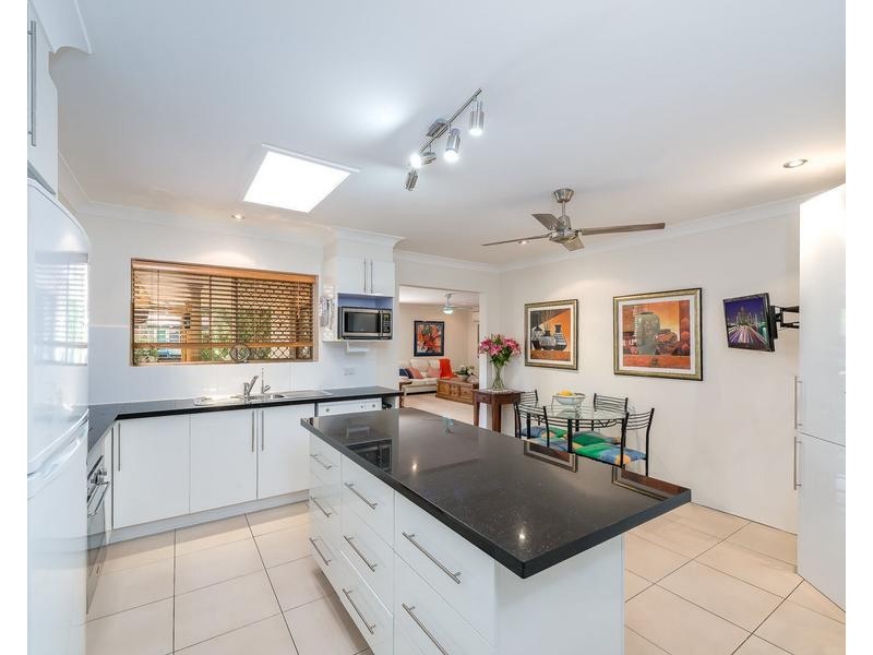4 Woomera Crescent, Southport QLD 4215