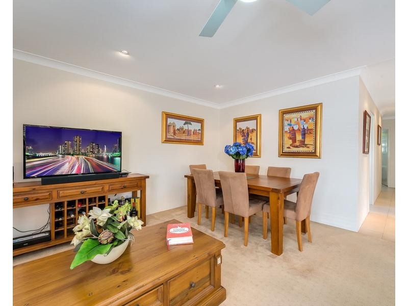 4 Woomera Crescent, Southport QLD 4215