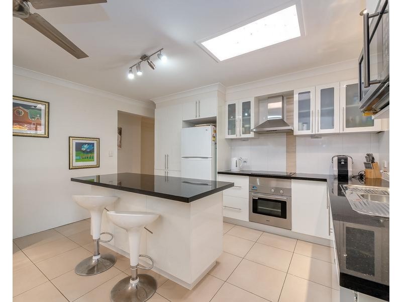 4 Woomera Crescent, Southport QLD 4215