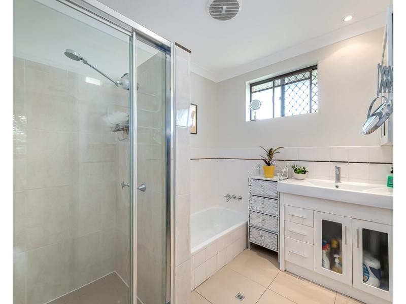 4 Woomera Crescent, Southport QLD 4215