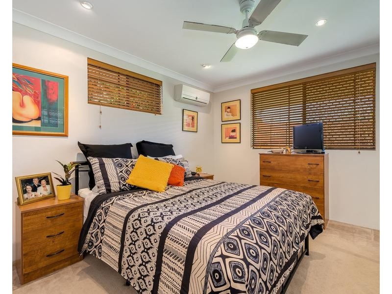4 Woomera Crescent, Southport QLD 4215