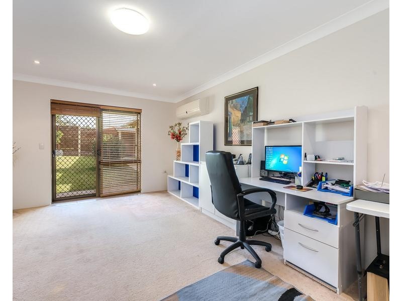 4 Woomera Crescent, Southport QLD 4215
