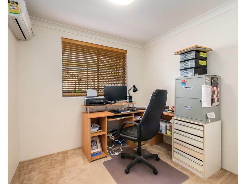 4 Woomera Crescent, Southport QLD 4215