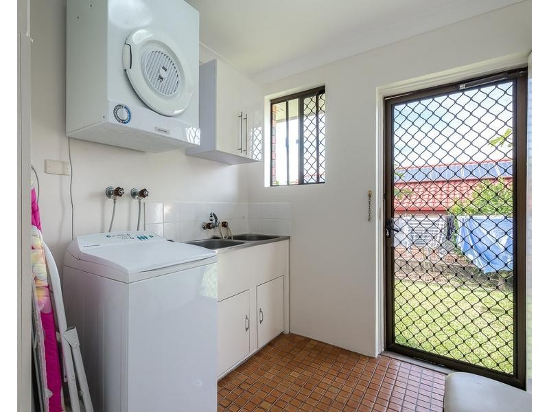 4 Woomera Crescent, Southport QLD 4215